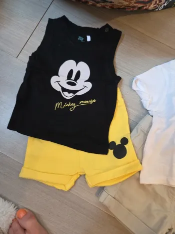 Lot 4 ensembles 3 mois