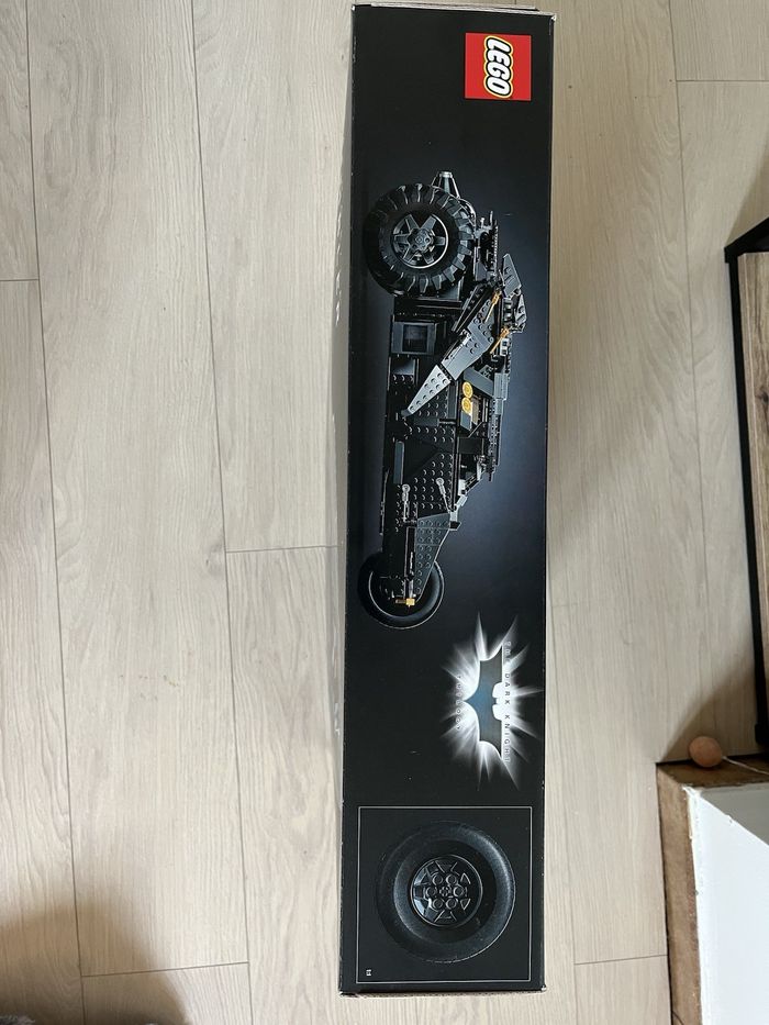 LEGO DC Batman: DC Batman La Batmobile Tumbler (76240) - photo numéro 4