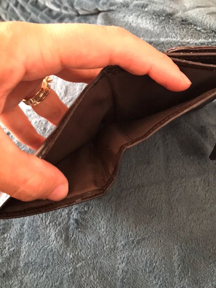 Porte feuille marron  homme marque longchamp très bon état. - photo numéro 4