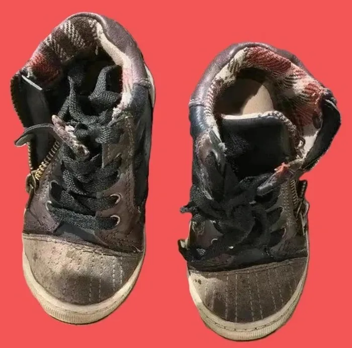 👟 Chaussures Garçon Taille 24 – Parfait État – Confort & Style
