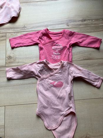 Lot 2 bodies croisés Vertbaudet 3 mois