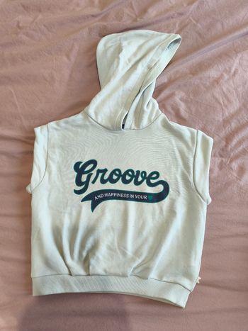 Pull sans manche à capuche