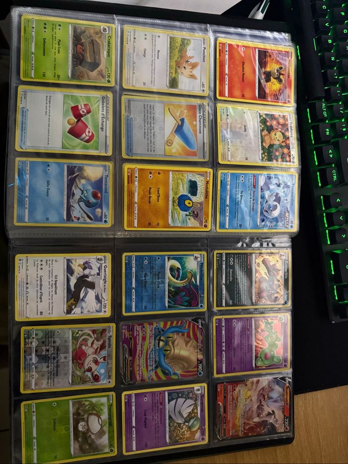 Classeur et carte pokemon de tout type - photo numéro 10