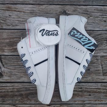 Grosses baskets vintage skateshoes y2k Vans noires et blanches en cuir