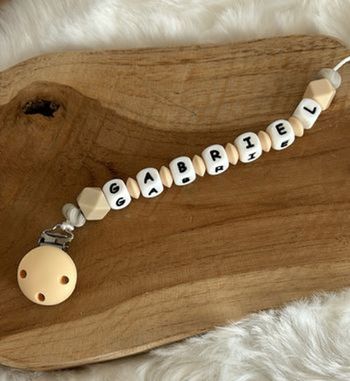 Attache-tétine personnalisé en silicone