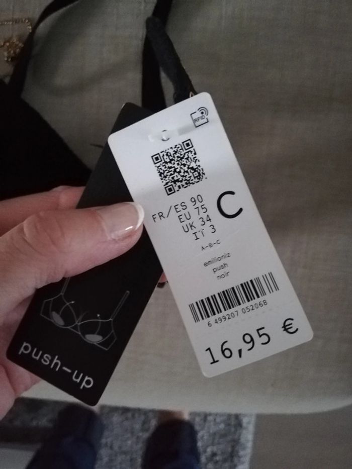 Soutien gorge sexy avec chaîne dans le dos - photo numéro 2