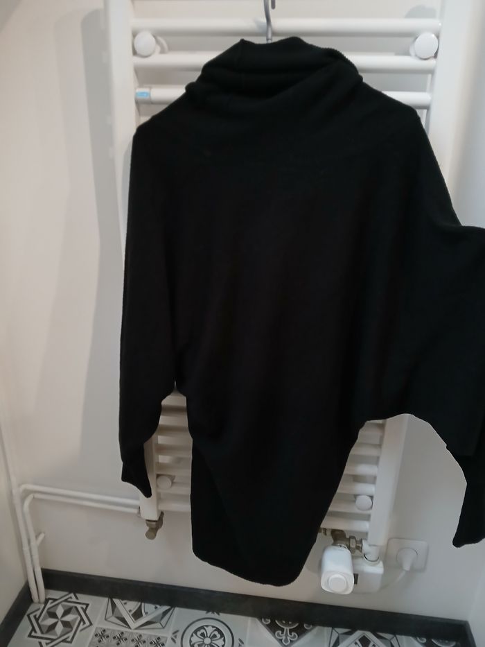 Robe courte noire , manches chauve souris,  col  roule - photo numéro 3
