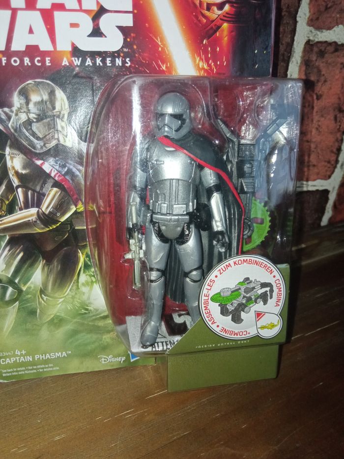 Figurine Star Wars Captain Phasma - photo numéro 2