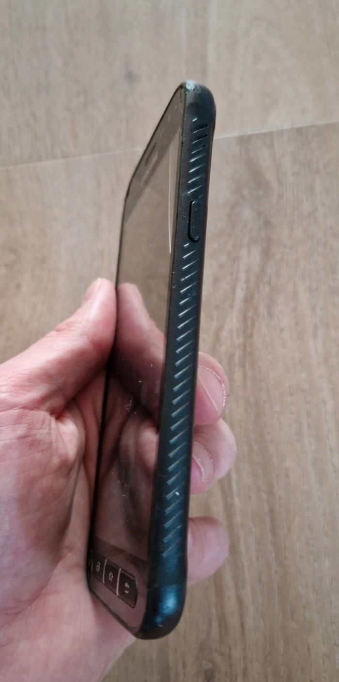 Samsung xcover 4 écran fissuré fonctionne parfaitement - photo numéro 3