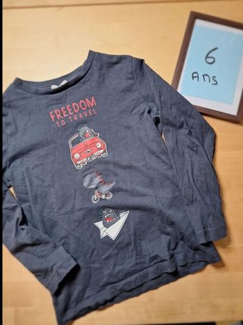 T-shirt manches longues pour garçon taille 6 ans Marque ovs très bon état