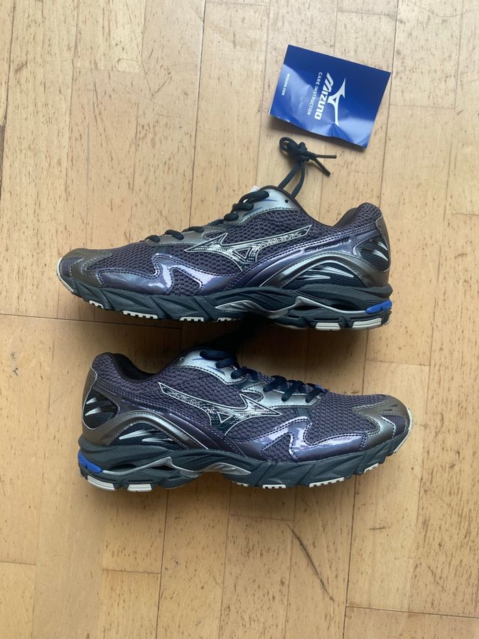 Mizuno wave rider 10