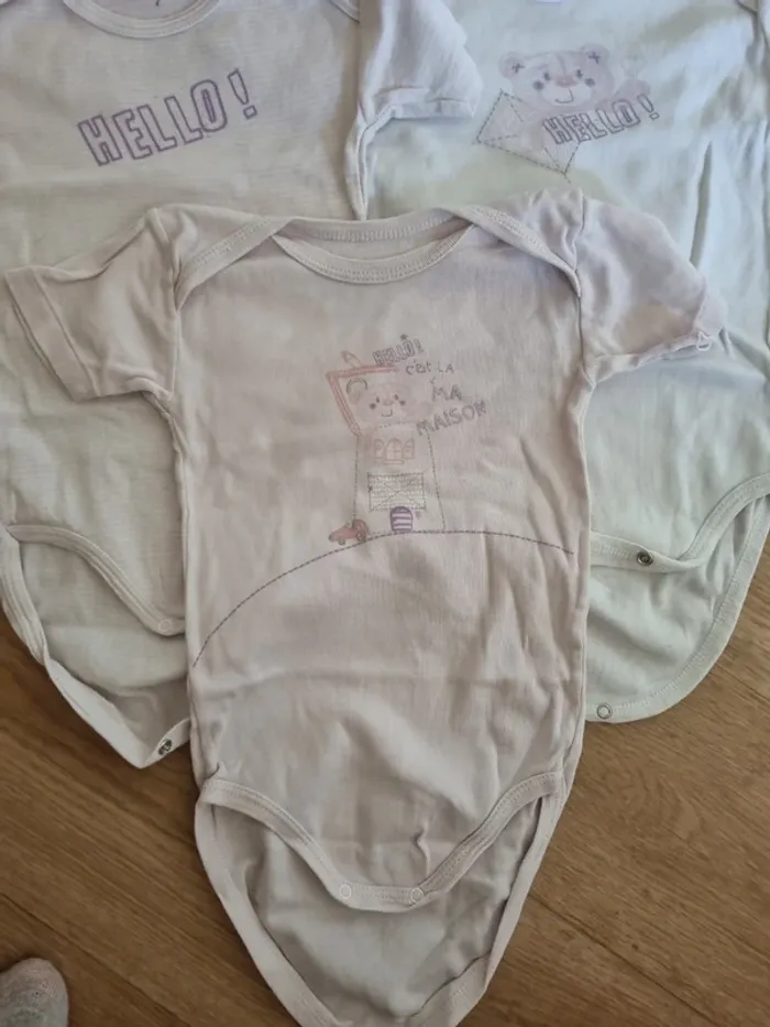 Lot bodies 3 ans - photo numéro 2