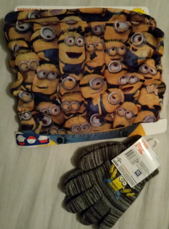 Cache cou minions et gants enfants