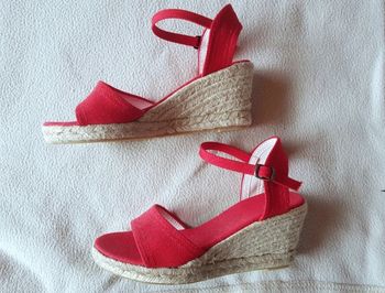 Sandale à talon rouge pointure 35