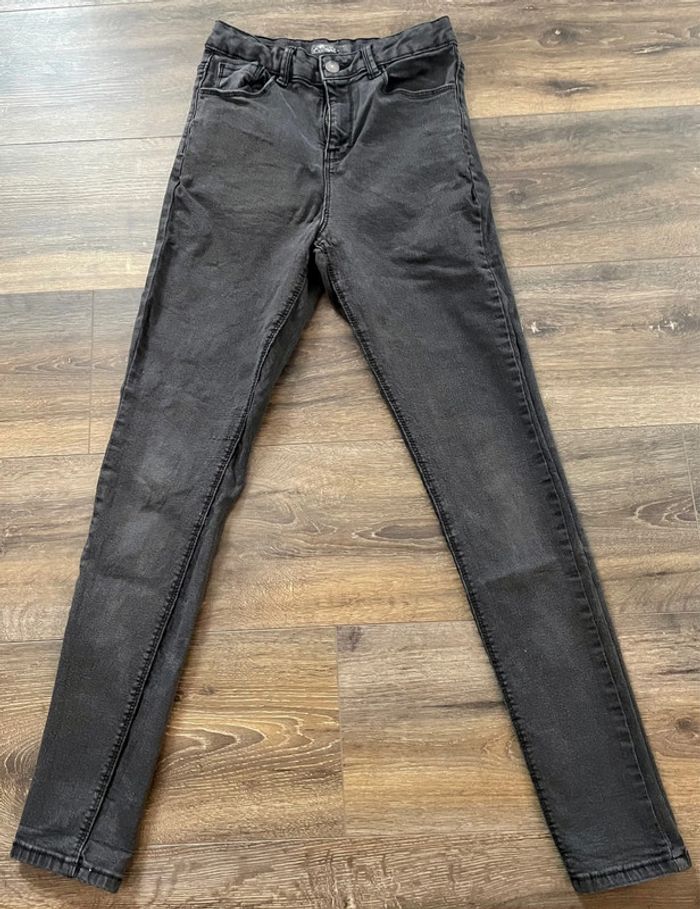 Jean skiant kiabi XS 34 excellent état - photo numéro 1