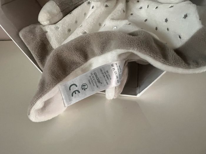 Doudou Obaibi ours  Neuf  Vendu sans boite                #bebefille6mois_candysand    #bebegarcon #naissance #naissancegarcon #nourrisson #maternité #sacfemme #grossesse #ensemblebebe #prixnegociable #prixlots #chauffebiberon #éveil #eveilbebe #jouetenfa - photo numéro 2