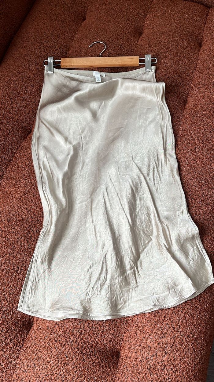 👗 Jupe en satin champagne (longueur en dessous du genoux) - photo numéro 2