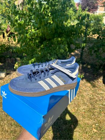 Chaussures Adidas Handball Spezial W, bleue et neuve