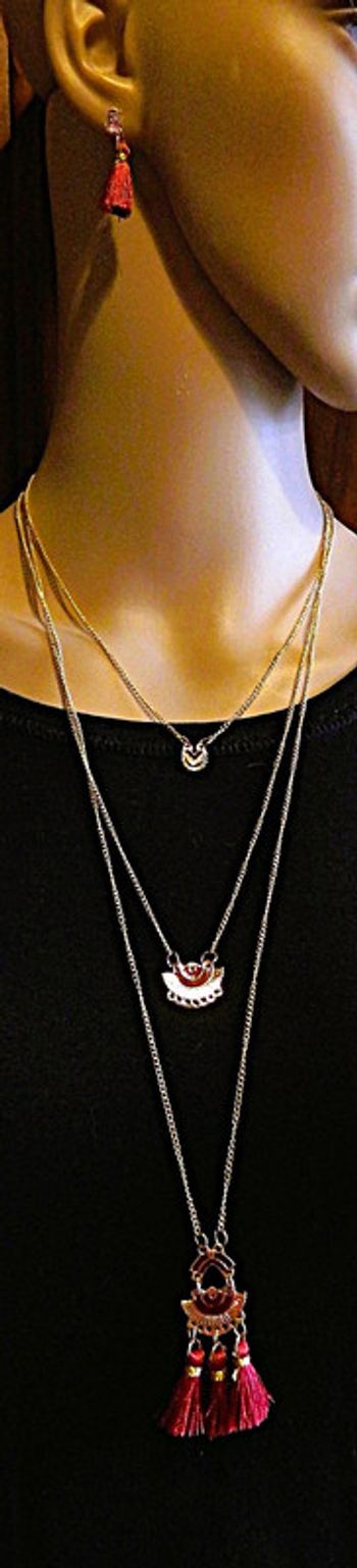 Parure collier et boucles d'oreilles neuve