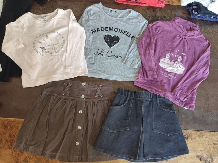 Lot vêtements fille 4 ans hiver manteau robes tee shirts - photo numéro 4