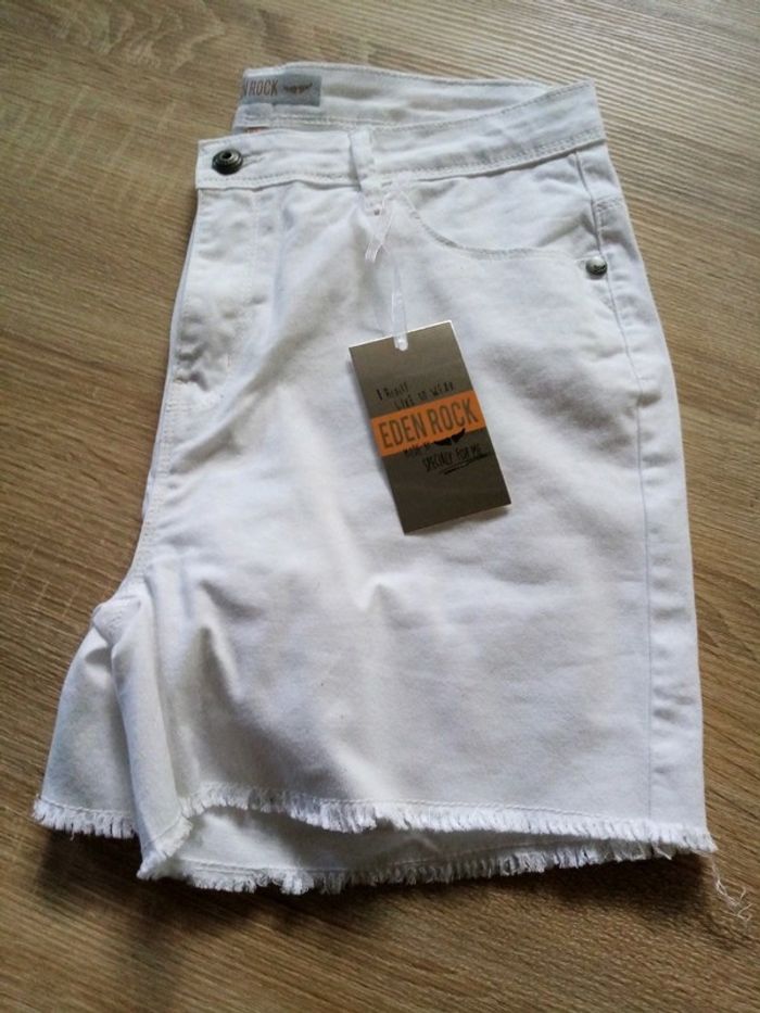 short blanc neuf - photo numéro 2