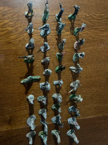 Lot 38 figurines collection