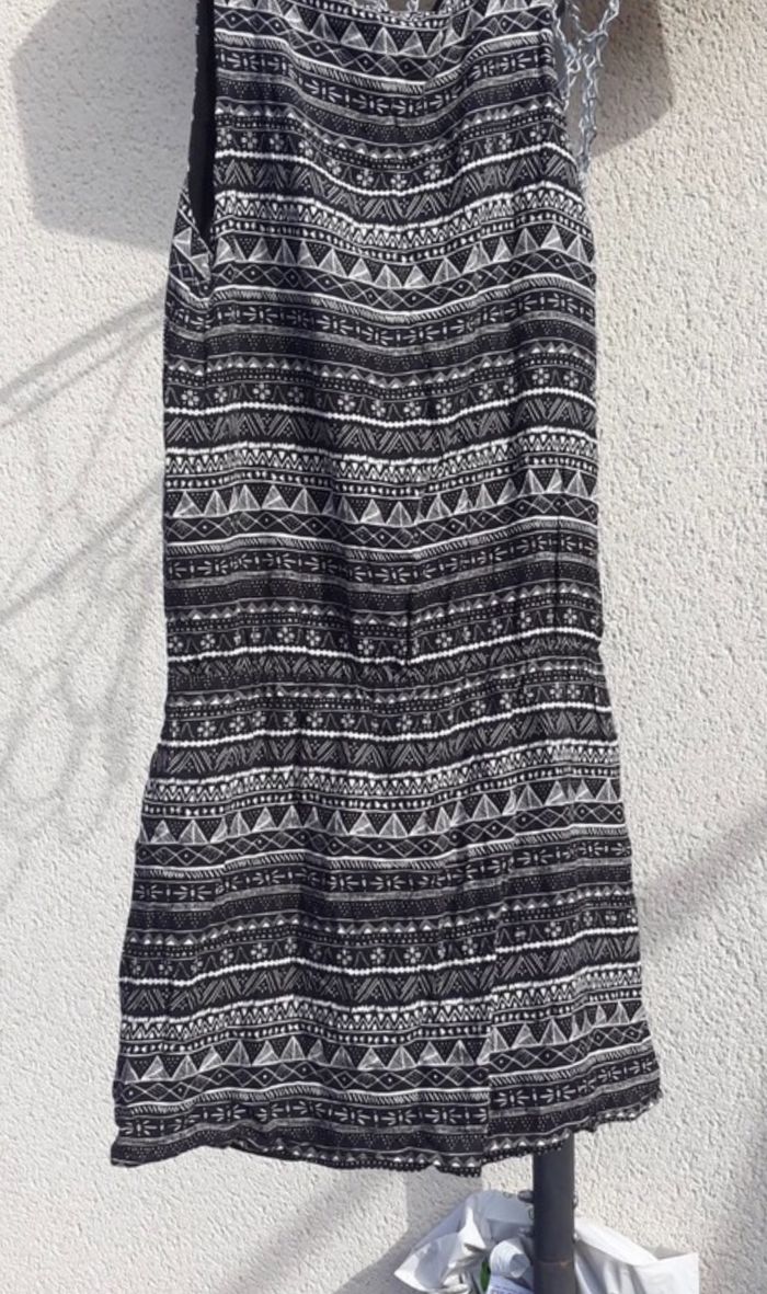 Robe noire et blanche