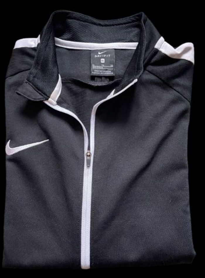 Zip Nike