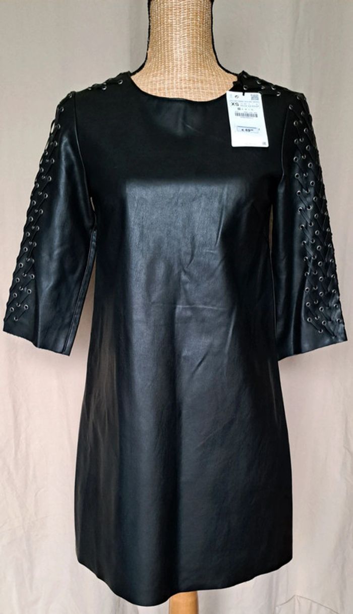 Robe en simili cuir Zara - photo numéro 11