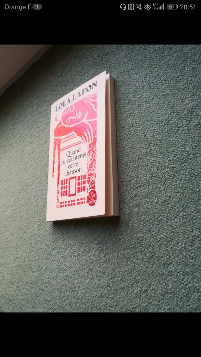 Roman :" Quand tu écouteras cette chanson" Lola Lafon. - photo numéro 4
