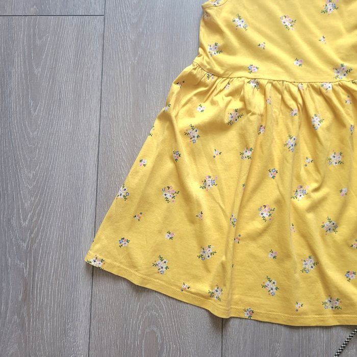 Très jolie robe jaune à fleur. Fille 5/6 ans. Marque H&M - photo numéro 2