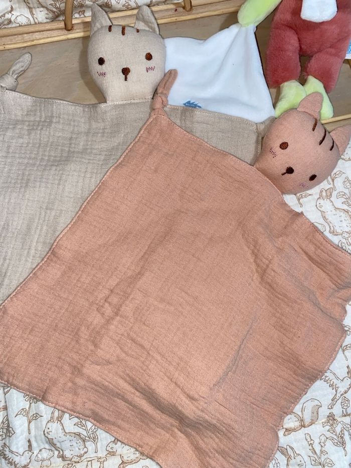 Doudou chat de couleur en gaze de coton neuf