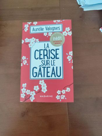 Roman la cerise sur le gâteau d'Aurélie Valognes excellent état