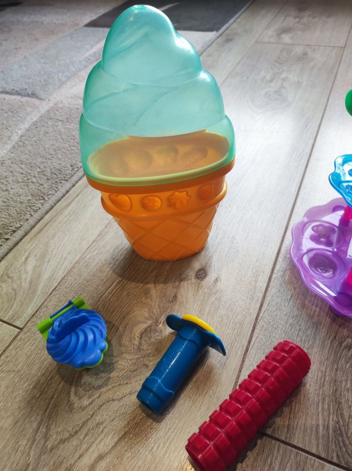 Machine à glaces. Pâte à modeler et accessoires - photo numéro 7