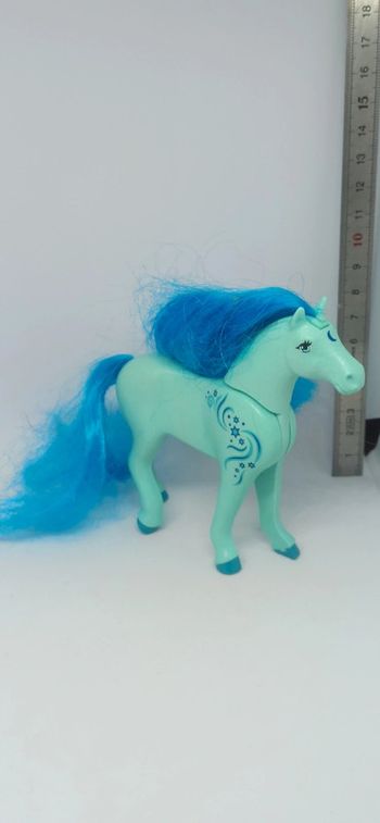 Cheval bleu à longue crinière bleue playmobil