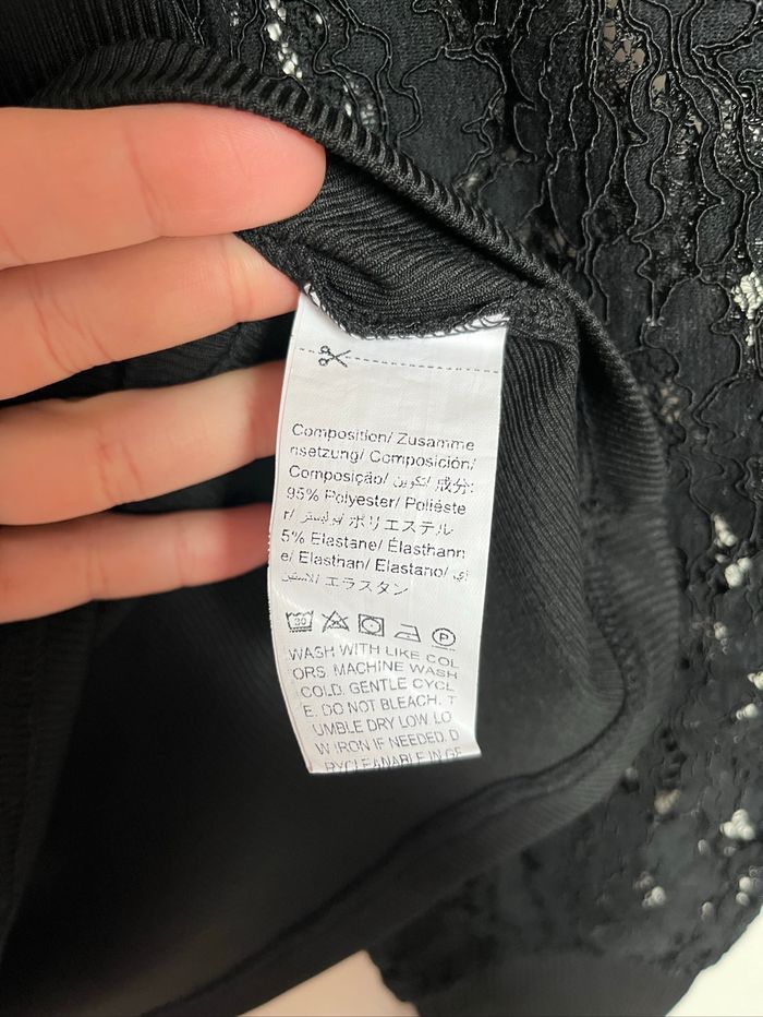 Tee shirt noir à dentelle épaulettes - photo numéro 3