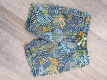 Short en jeans a fleurs