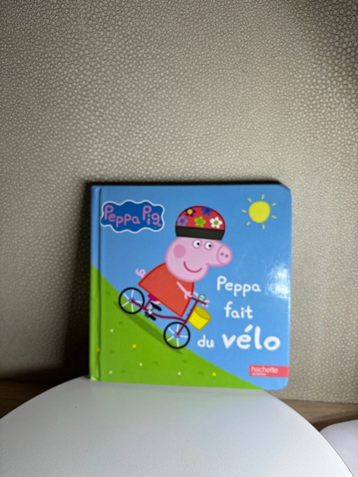Peppa piG fait du vélo