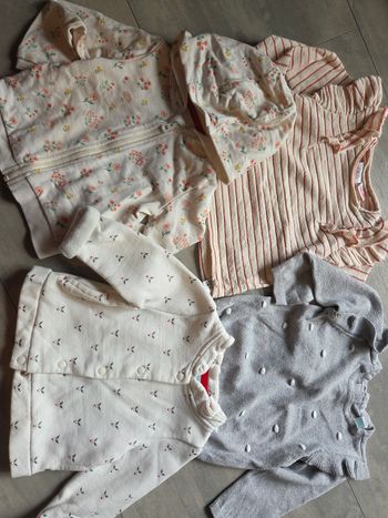 4 pulls & Gilet 12 mois fille