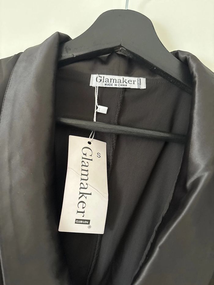 Robe noire satinée moulante - photo numéro 4