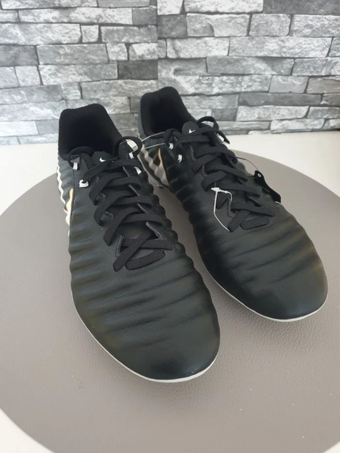Nike tempo crampons pointure 40