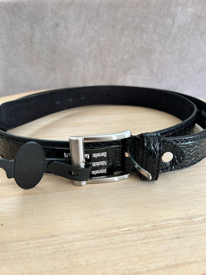 Ceinture en cuir noir taille 115 cm