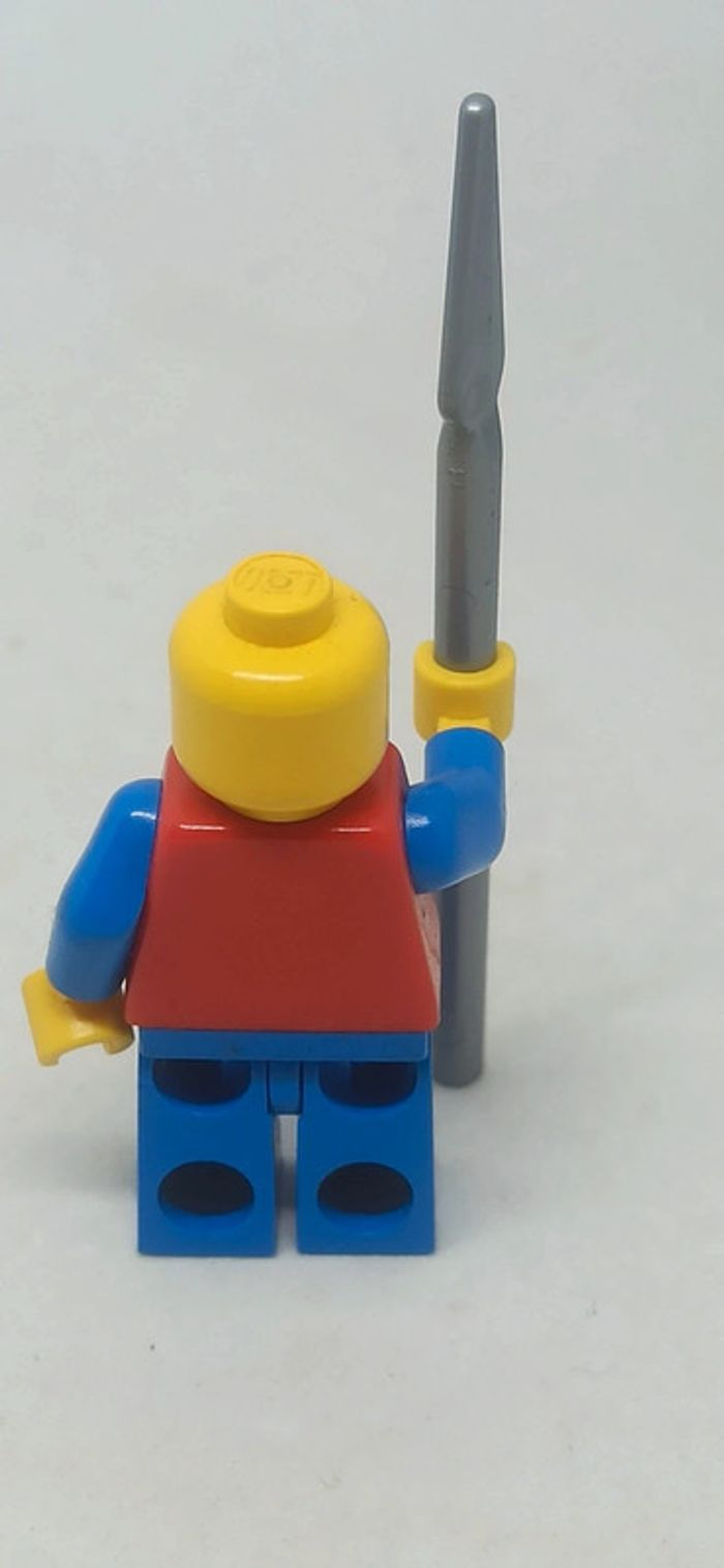 Chevalier lego avec pantalon bleu - photo numéro 3
