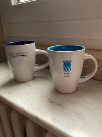 Lot de 2 mugs écrus/bleus neufs