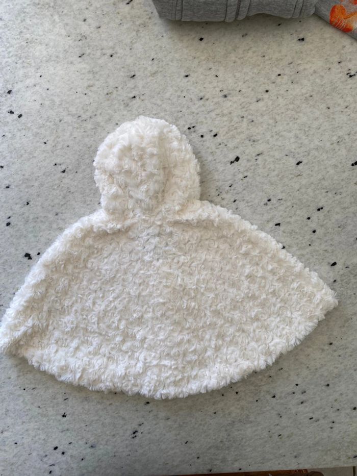 Cape à capuche blanche Kiabi 3ans - photo numéro 3