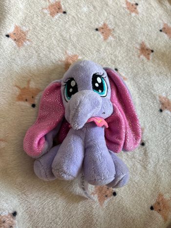 Éléphant en peluche