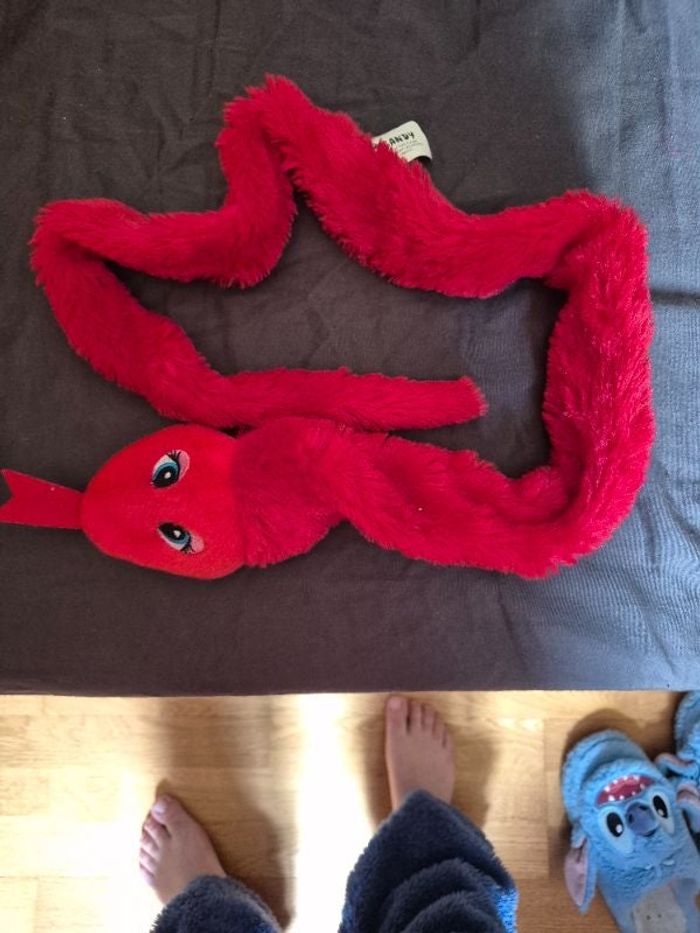 Peluche serpent rouge