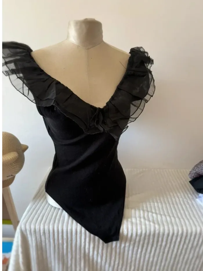 Body noir Amisu avec froufrou – Taille XL