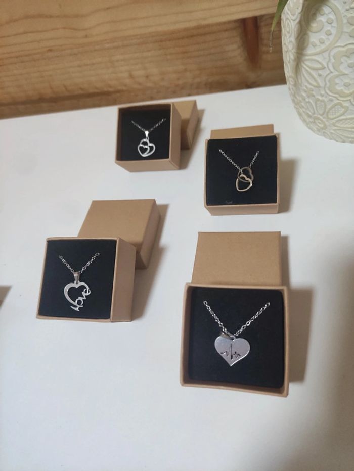 Collier pendentif et boîte - photo numéro 3