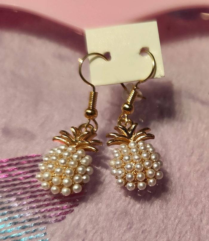 Petits ananas perlés en boucles d'oreilles